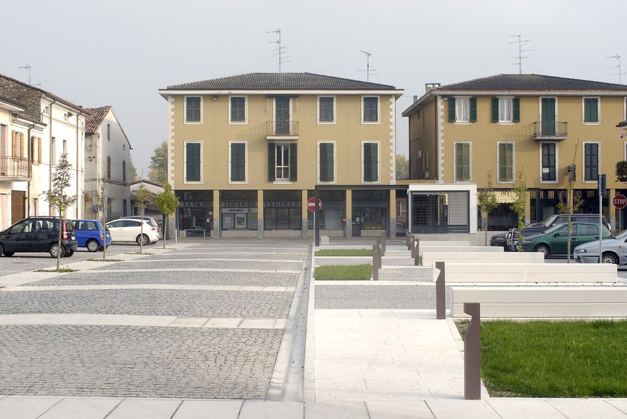 Piazza Umberto I a Marcaria (MN) 6